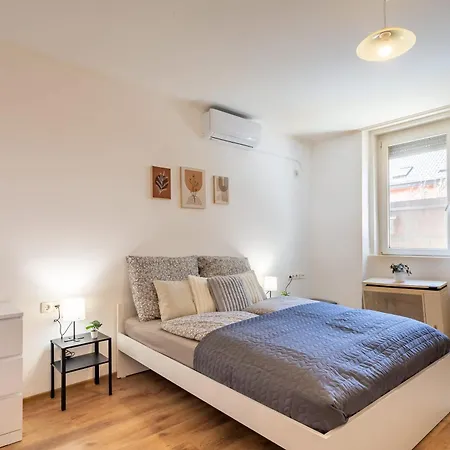 Airport Nearby - Free Parking & Easy Transit Apartmán *